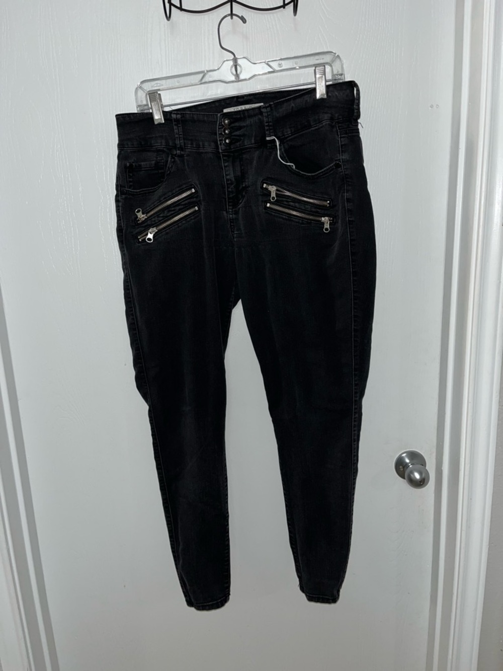 torrid Black Skinny Jeans with Multiple Front Zippers size 32x28